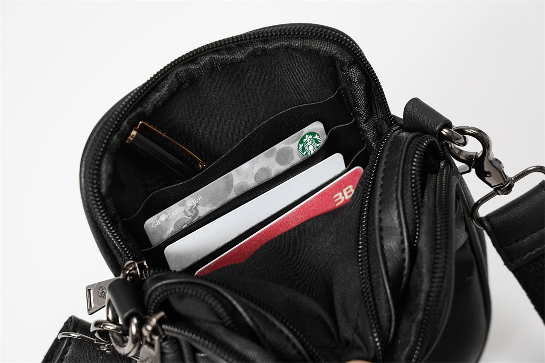 Túi đeo chéo nam phong cách mới – BEE GEE DCN9351