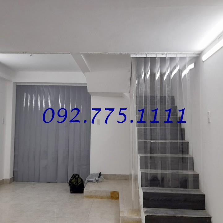 Rèm nhựa trong suốt ngăn lạnh điều hòa.