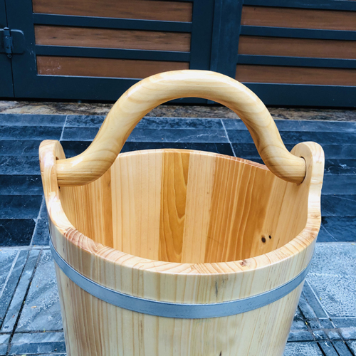 CHẬU GỖ DÁNG THÙNG XÁCH NƯỚC QUAI CONG