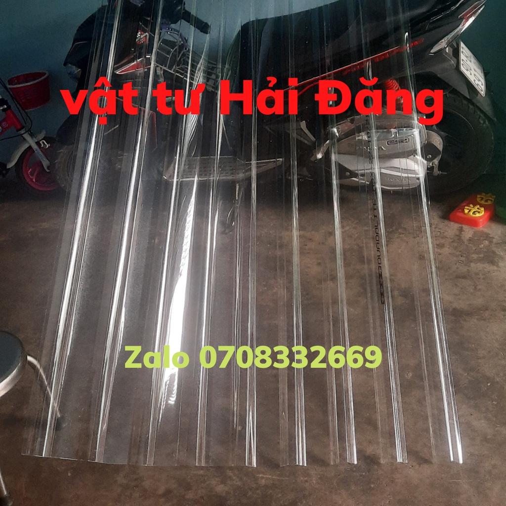 ( khổ rộng 1,05m x Dài 2m x Dày 6 zem) Tôn Nhựa POLY lấy sáng ( Màu trắng trong /màu xanh )dạng sóng lợp mái nhà đa năng