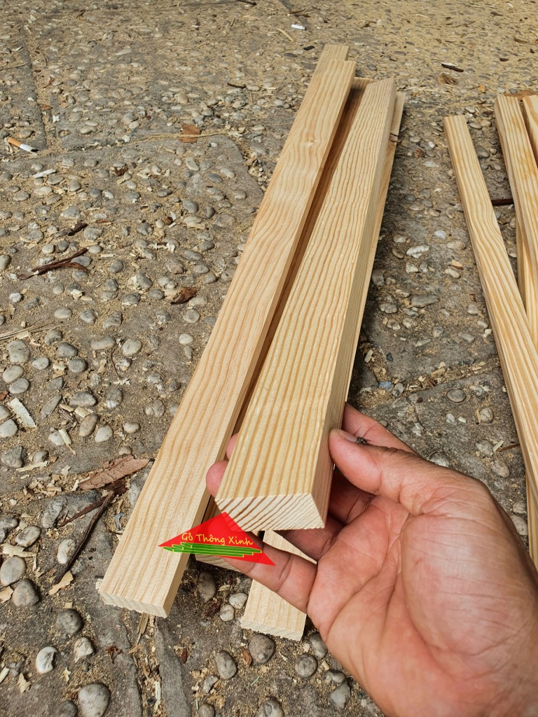 Thanh gỗ thông vuông 2x4cm, dài 80cm bào láng 4 mặt đẹp dùng làm khung sườn, làm xương, trang trí