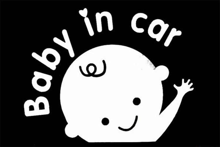 Tem BABY IN CAR dán phía sau và hai bên xe ô tô