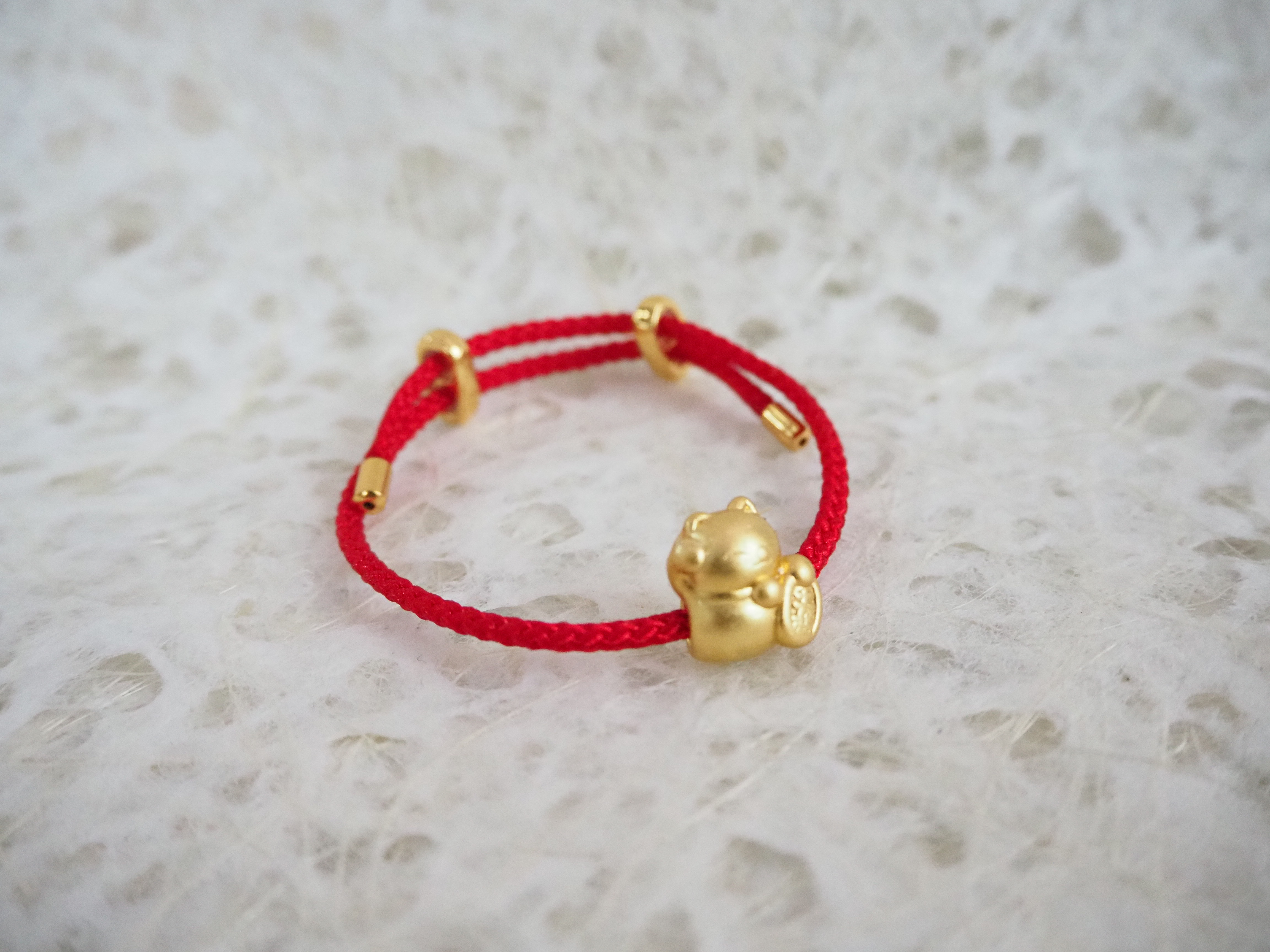 Vòng Dây Đỏ Charm Mèo Thần Tài