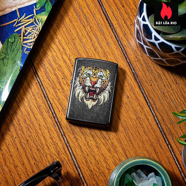 Bật Lửa Zippo 49263 – Zippo Sabretooth Tattoo Design Gray Dusk