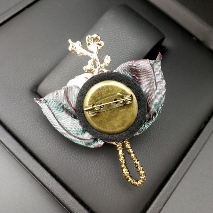Cài áo thời trang hoa lụa Vintage dễ thương