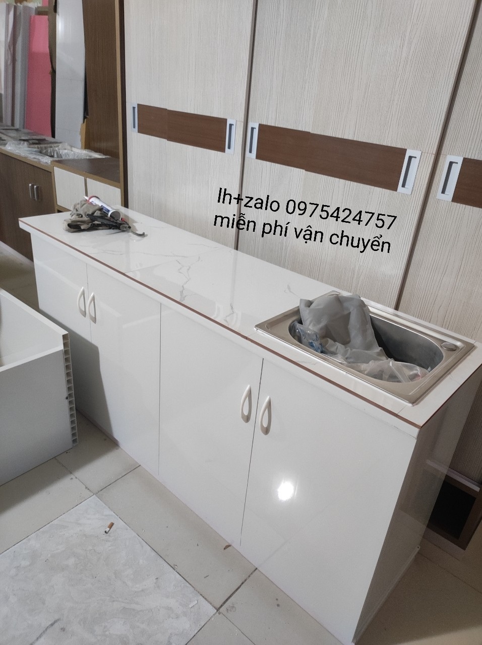 Tủ bếp sẵn bồn mặt gạch nhựa đài loan