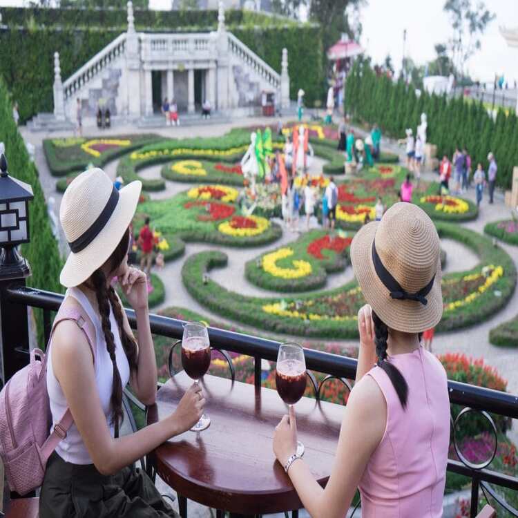 Đà Nẵng - Phố cổ Hội An - Bà Nà - Cầu Vàng - Vườn Tượng Apec - Cầu Tình yêu