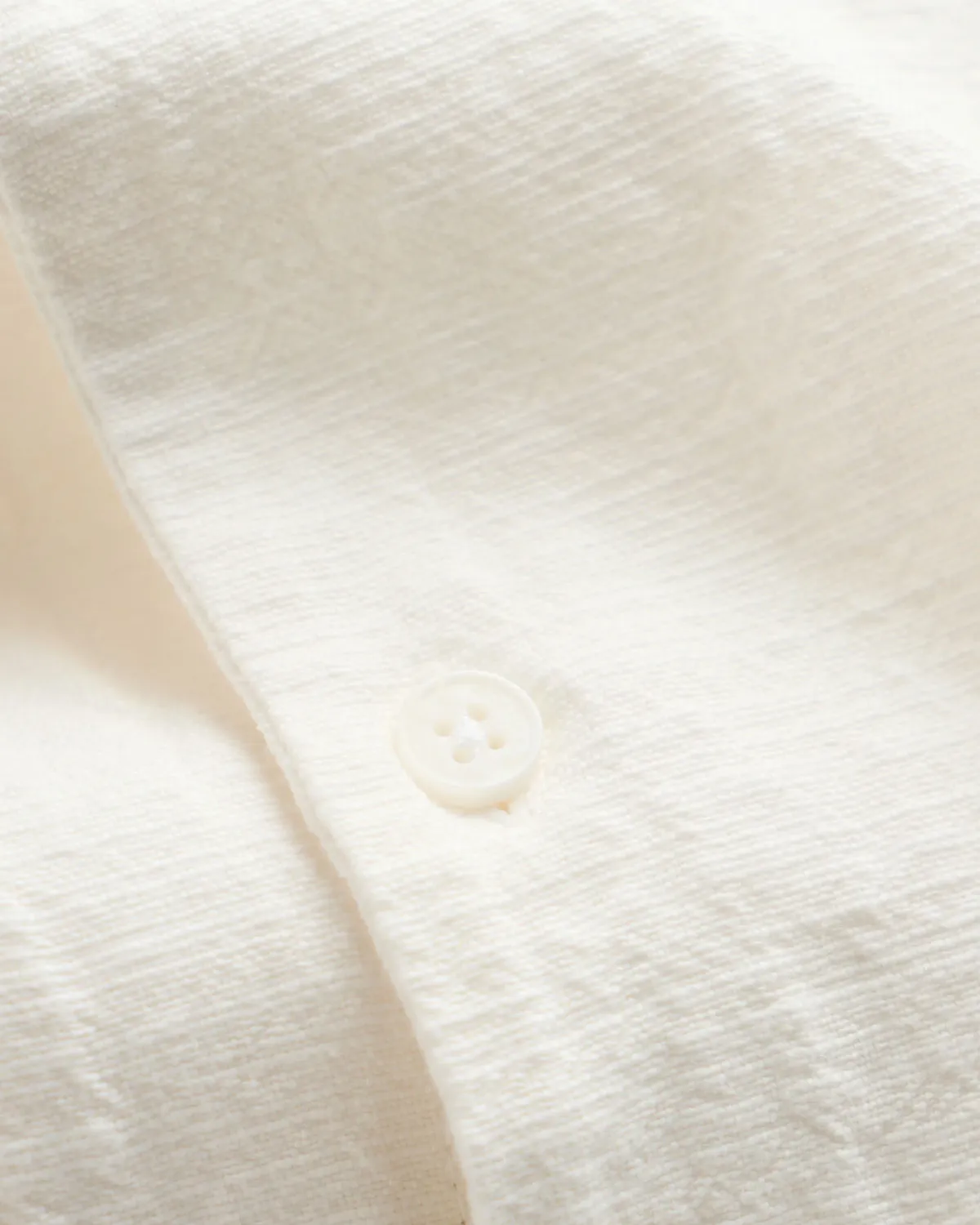 Áo sơ mi tay ngắn nam màu trắng cổ cuban Form Regular - ROUTINE 10F25SHS002