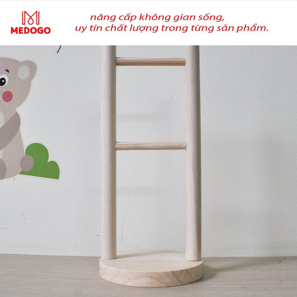 Giá treo tai nghe kệ gỗ đế vuông và tròn chất liệu gỗ thông tự nhiên