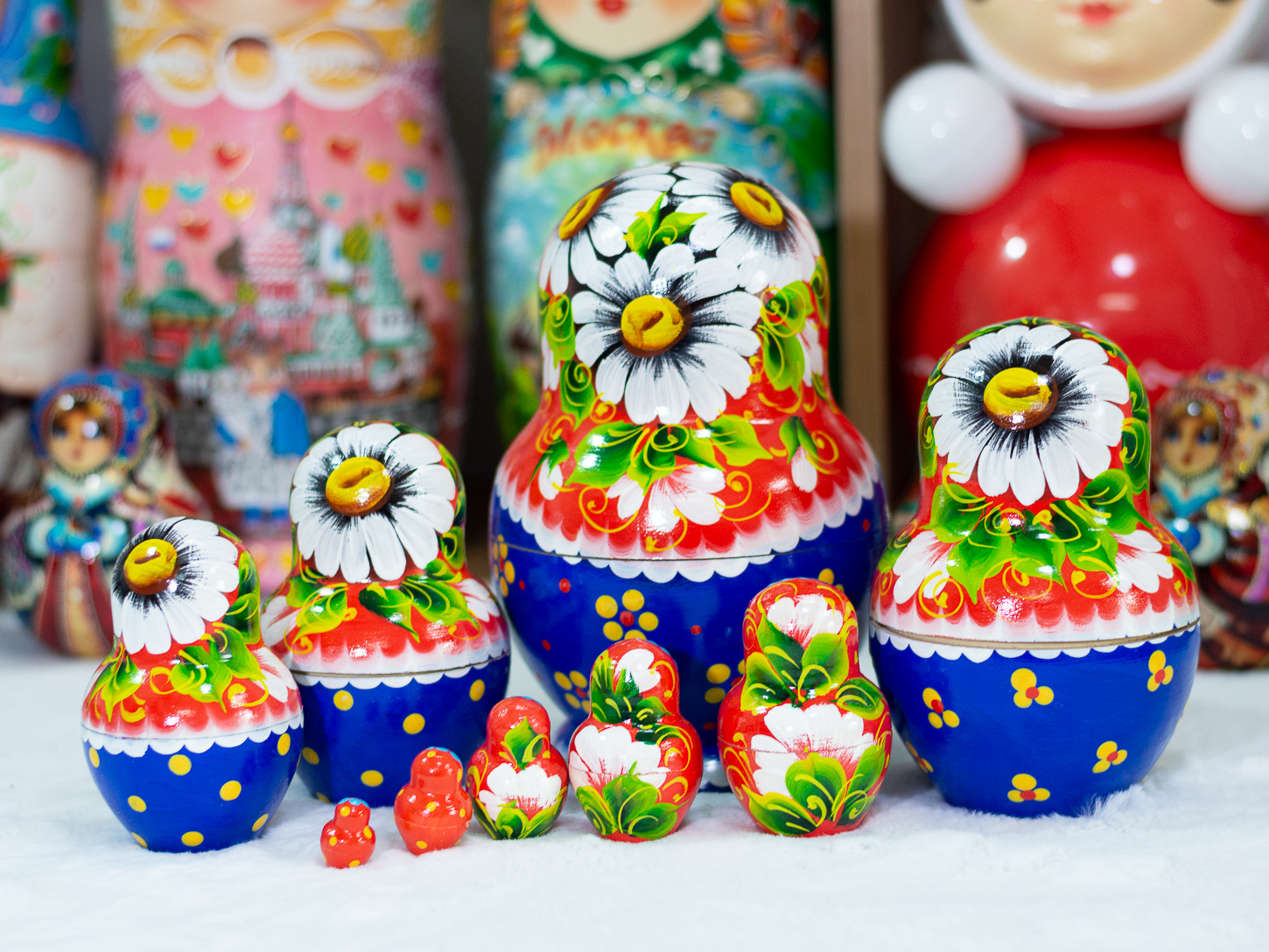 BỘ BÚP BÊ MATRYOSHKA 10 LỚP 18CM DÁNG TRÒN VẼ HOA VĂN "MISA VÀ GẤU NÂU" CỰC DỄ THƯƠNG