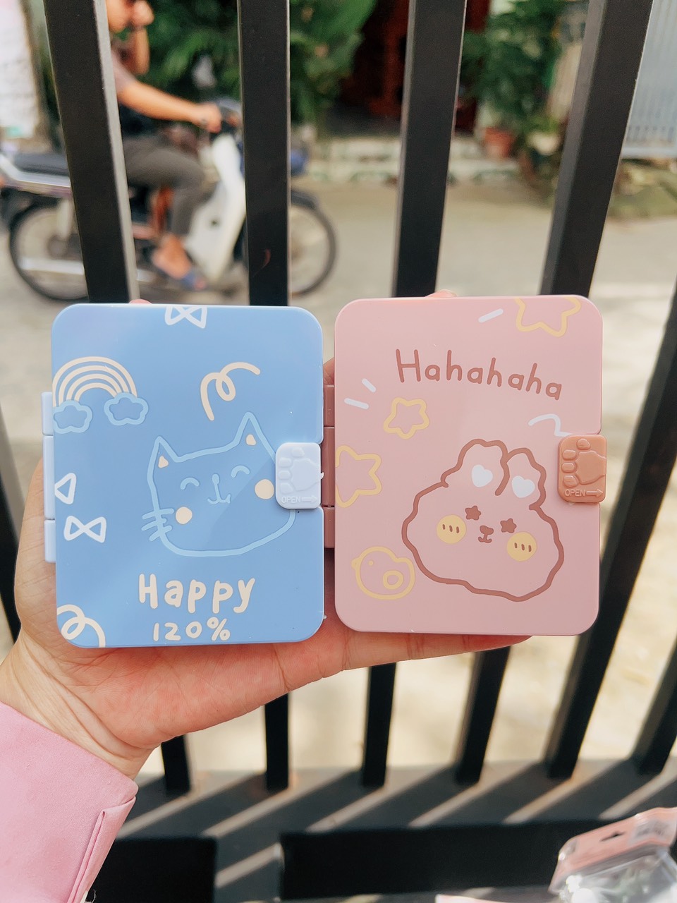 Set Gương Mini Kèm Lược Siêu Cute Tiện Lợi - Gương Gấp Bỏ Túi Kèm Lược Dễ Thương Tiện Lợi