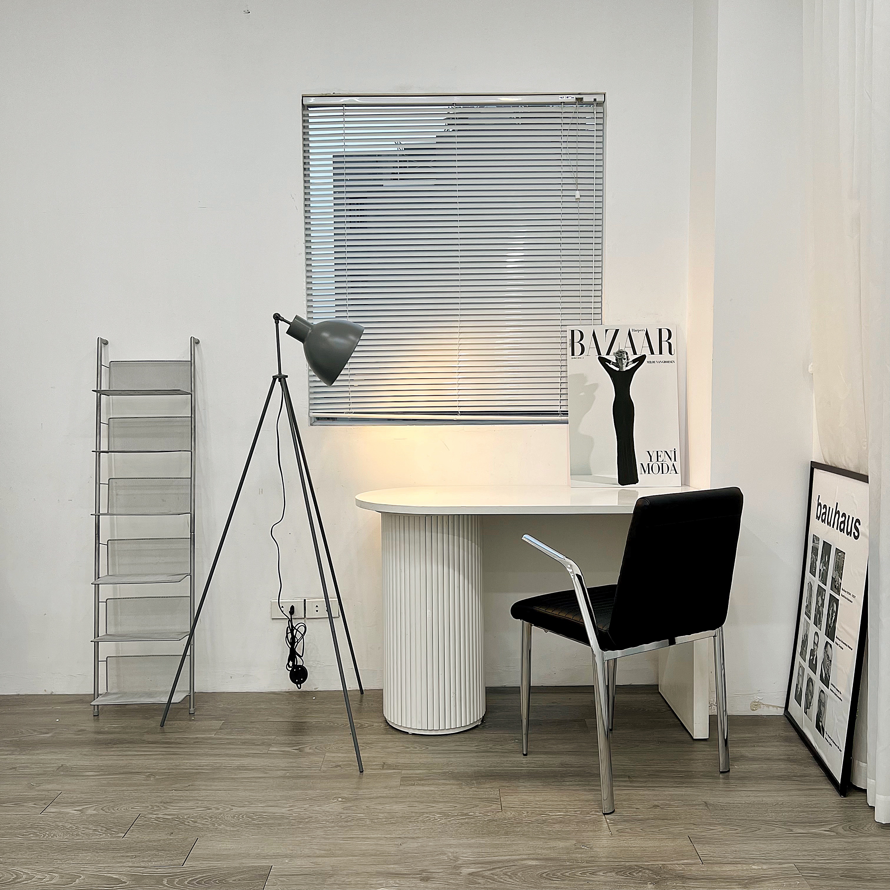 Đèn cây đứng chân máy màu xanh hiện đại, kiến trúc công nghiệp, minimalism DCLA011