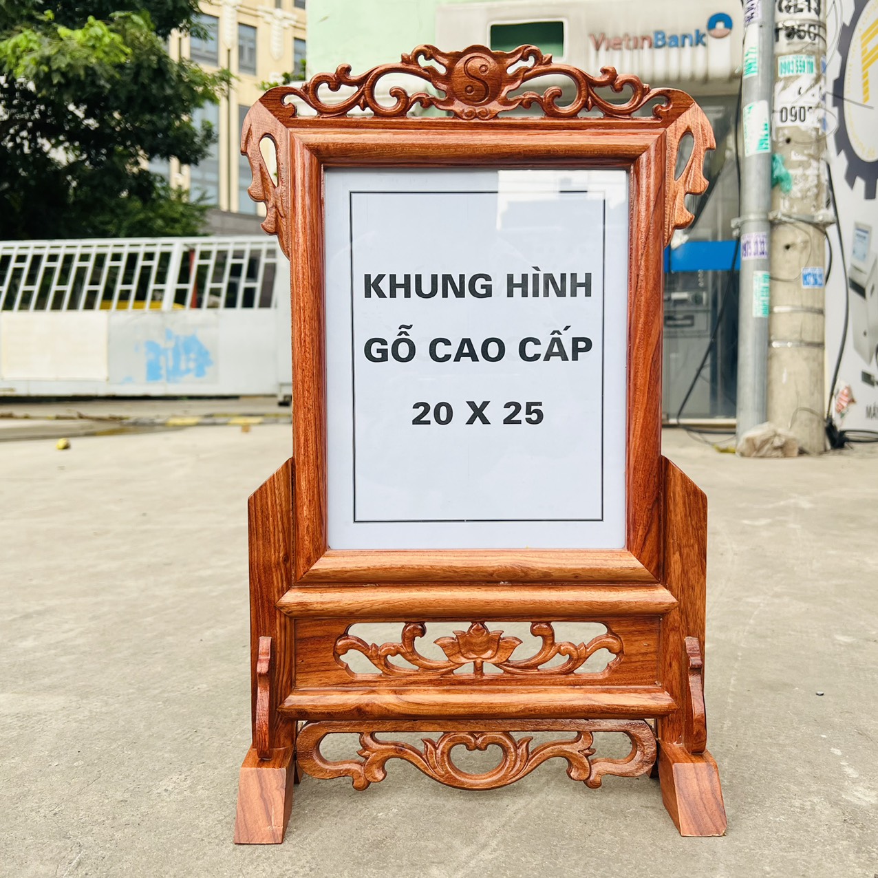 Khung ảnh thờ gia tiên để ảnh 20cmx25cm bằng gỗ hương