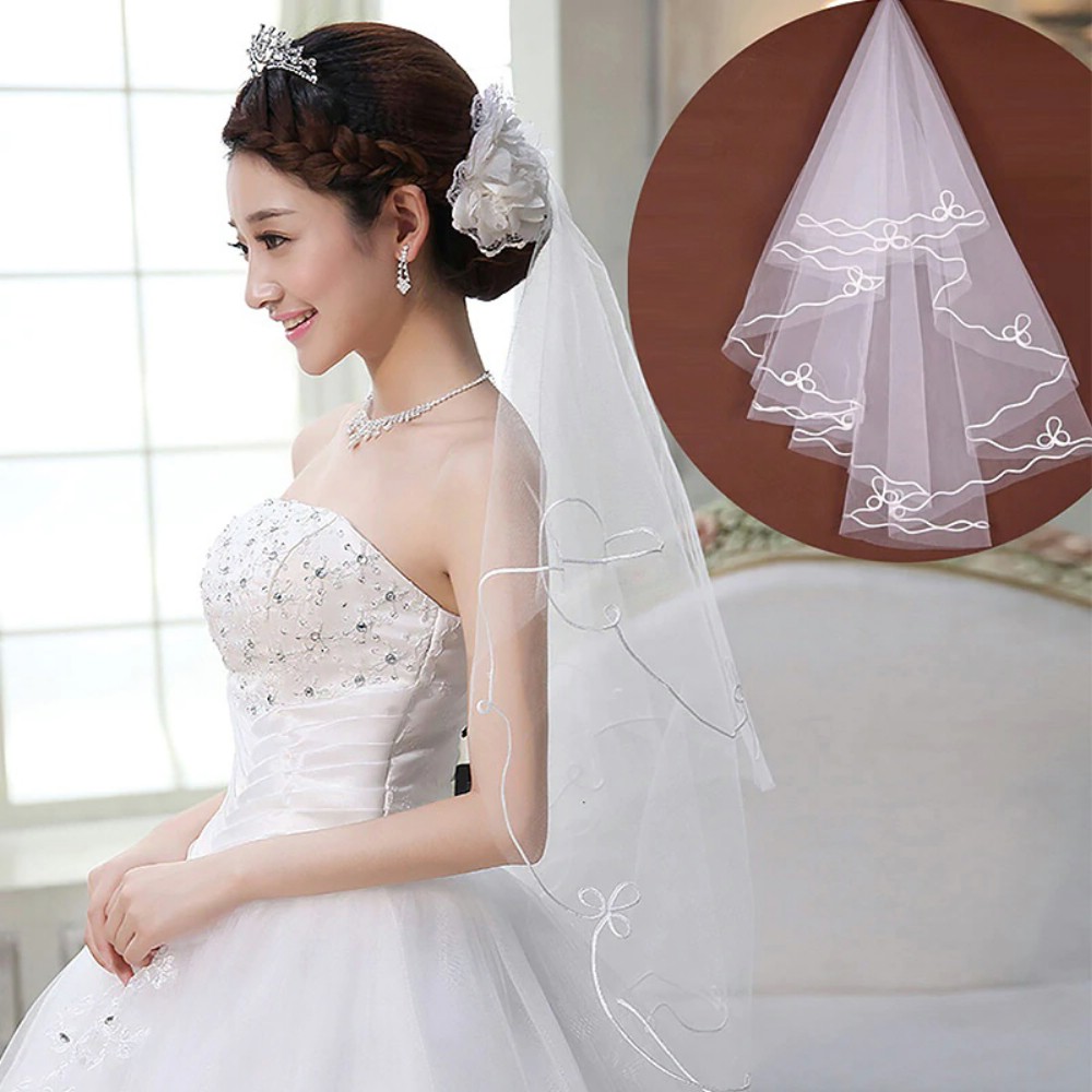 Voan Cô Dâu 1 Lớp Thêu Chỉ Viền Dài 1,5m, Chất Liệu Mềm Mịn, Thướt Tha, Dùng Ghim Cài Giữ Chắc Chắn Trên Tóc Khi Sử Dụng, Tùy Chọn 2 Màu Thời Trang Nổi bật, Dễ Kết Hợp Với Các KiểuTrang Phục Cưới Hoặc Tham Gia Sự Kiện, Chụp Ảnh, Cài Tóc Đẹp Tạo Phong Cách Tự Tin, Thướt Tha, Quyến Rũ, Tôn Lên Các Nét Đẹp, Che Đi Khuyết Điểm
