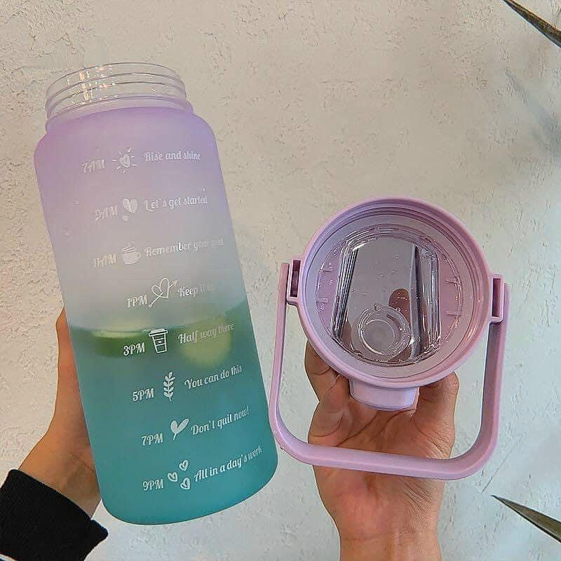 Bình nước 2 lít chia vạch Bình nước 2 lít có vạch kẻ chia ml siêu cute tặng kèm sticker tập gym, thể thao