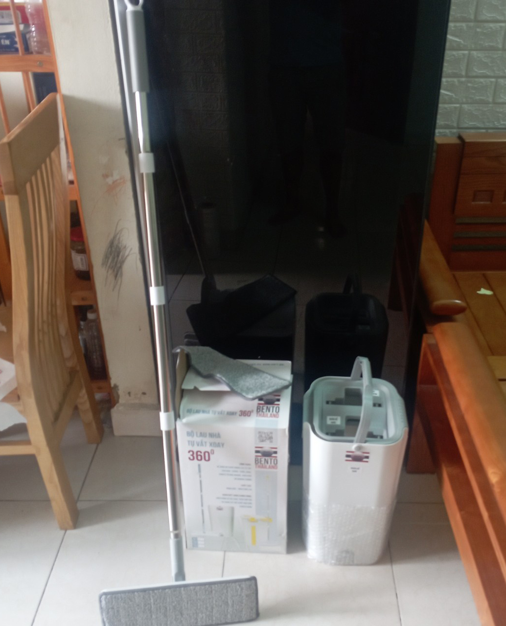 Bộ sản phẩm Cây lau nhà tự động vắt xoay 360 độ công nghệ Bento đa năng lau được: sàn, trần, vách kính, tường, kính ô tô