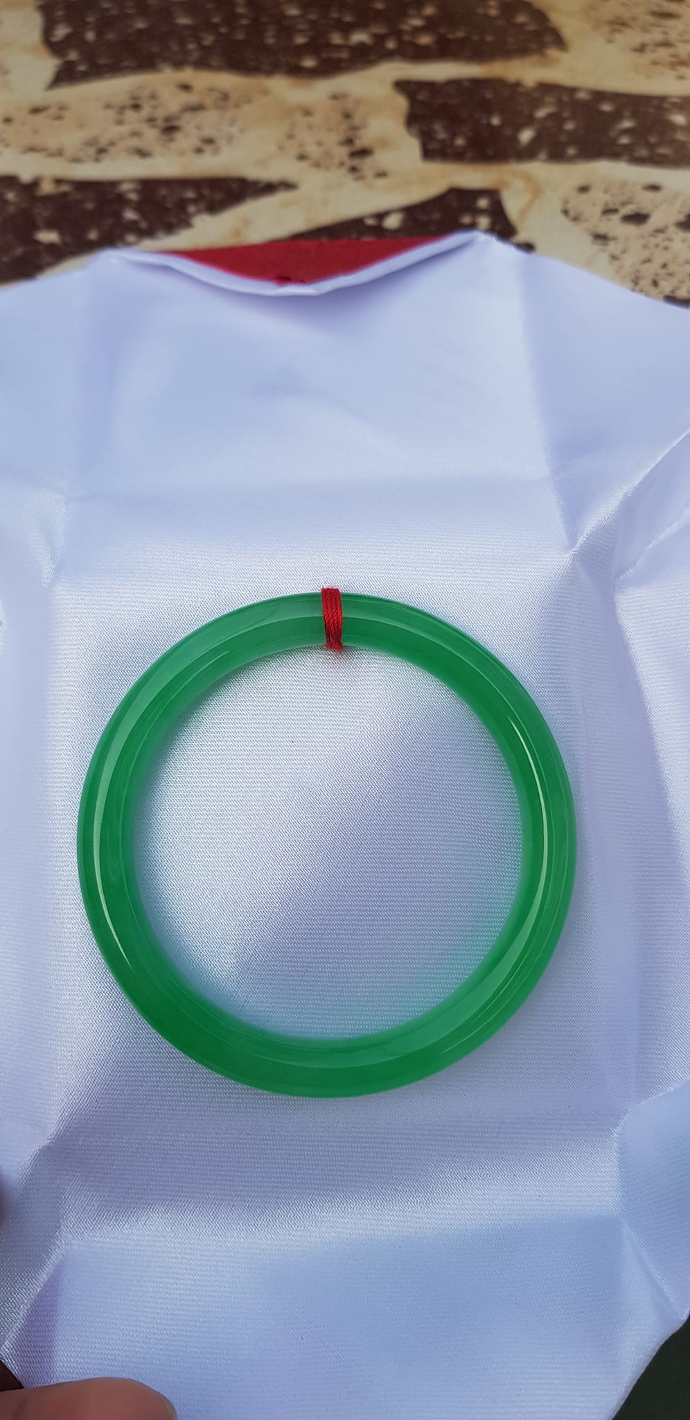 Vòng cẩm thạch Mới Vòng Lý T 52mm x7mm Vòng Xanh lá Đều tươi 52kg - 56kg Nữ mệnh Mộc mệnh Hỏa Thủy đeo ạ