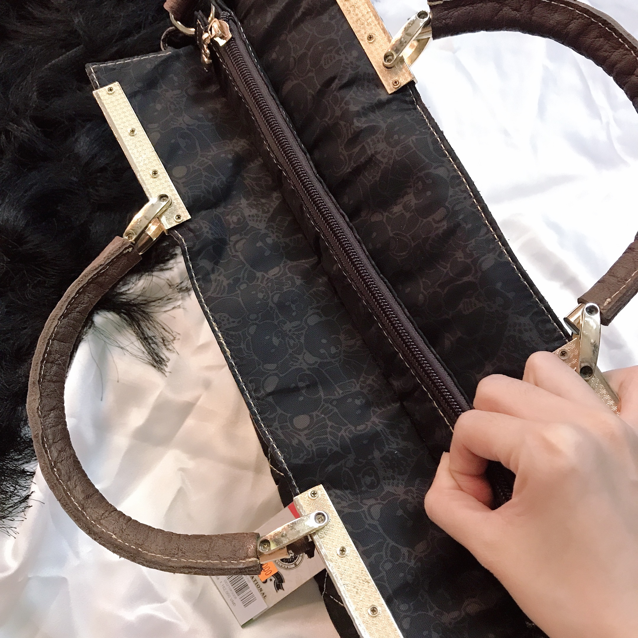 Túi xách tay và đeo chéo thời trang nữ đính nơ đan chéo gấu đen siêu xinh - DD216K3008