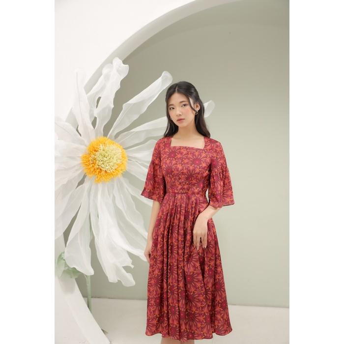 Đầm xoè cổ vuông hoạ tiết in, chất liệu mango lụa, may hai lớp CLARA MARE Printed pattern princess dress DRE4004