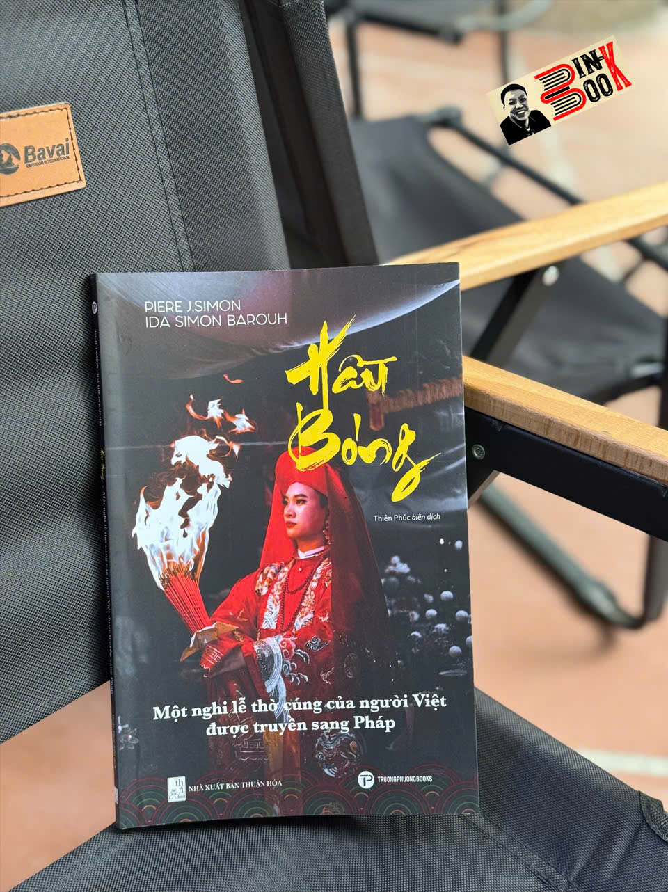 HẦU BÓNG - Một nghi lễ thờ cúng của người Việt được truyền sang Pháp - Trường Phương Books