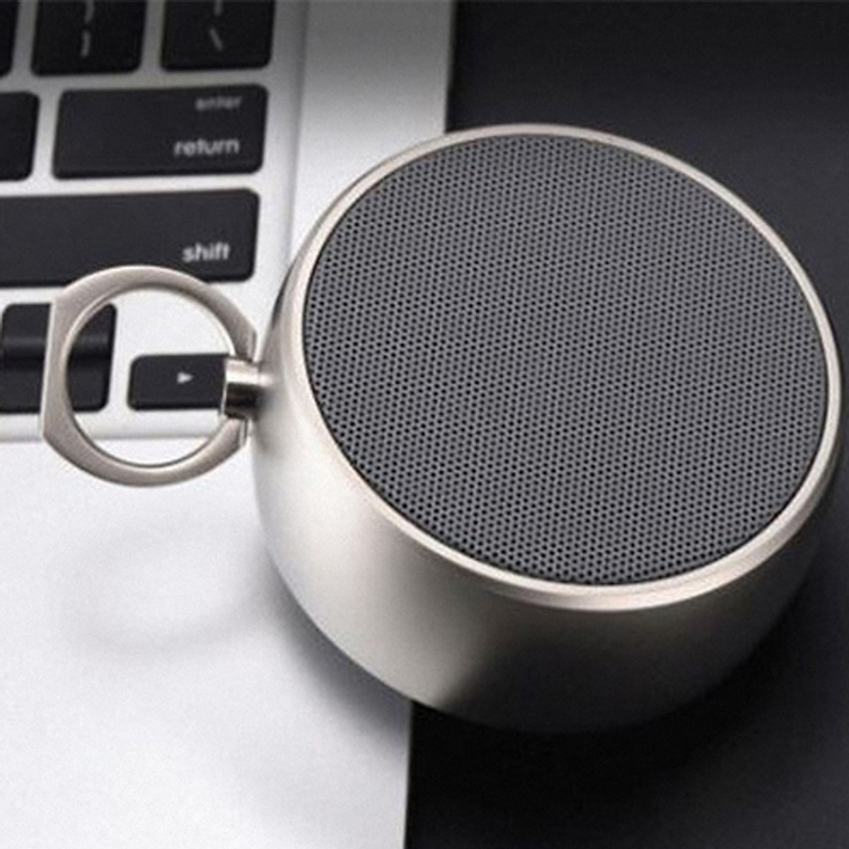 Loa Bluetooth Mini BS-02, Vỏ Kim Loại, Bass Hay, Có Móc Treo Tiện Lợi, Có Khe Cắm Thẻ Nhớ - JL