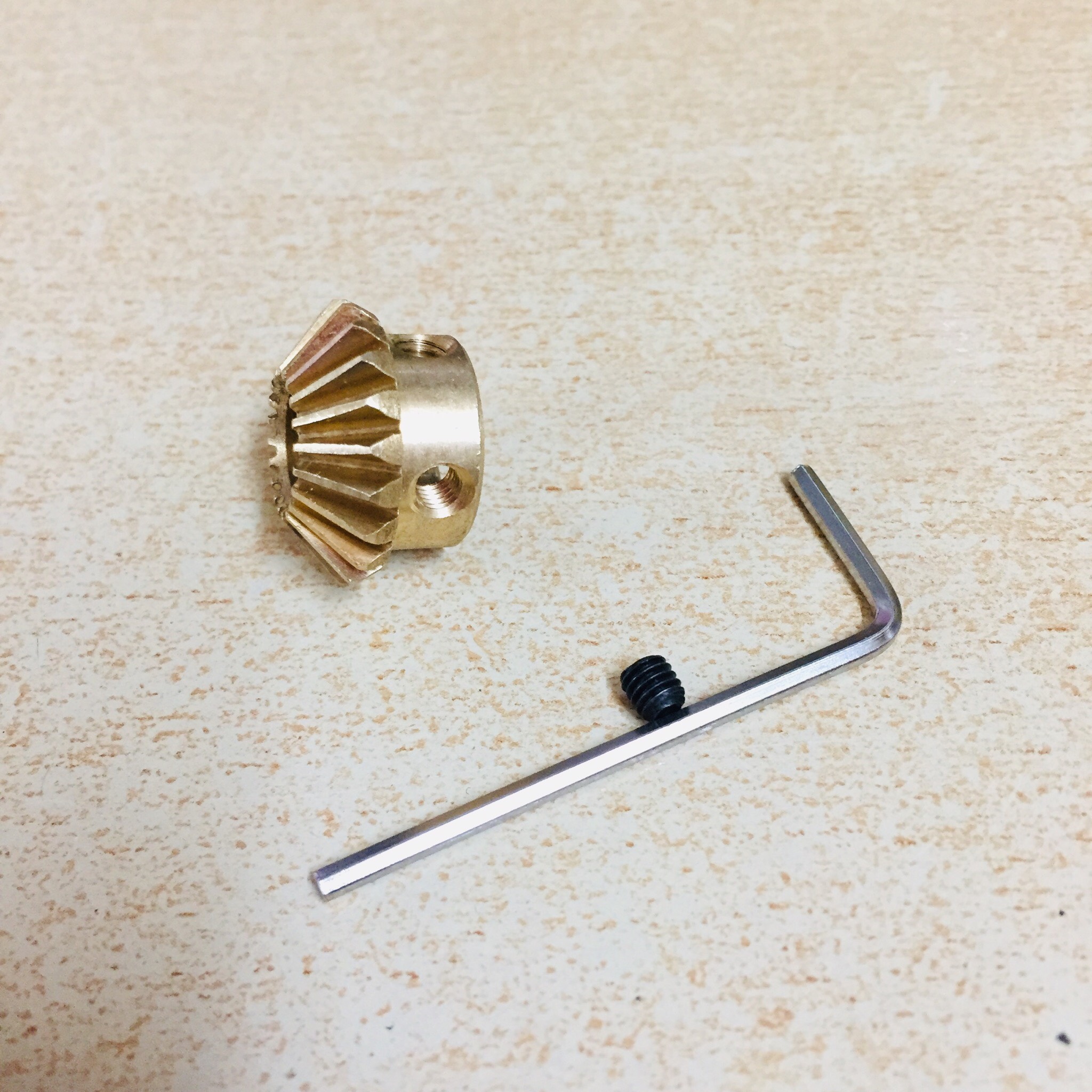 Bánh răng côn bằng đồng 20 răng lỗ trục 8mm bộ truyền đảo chiều 90 độ 1 bánh răng lái 034