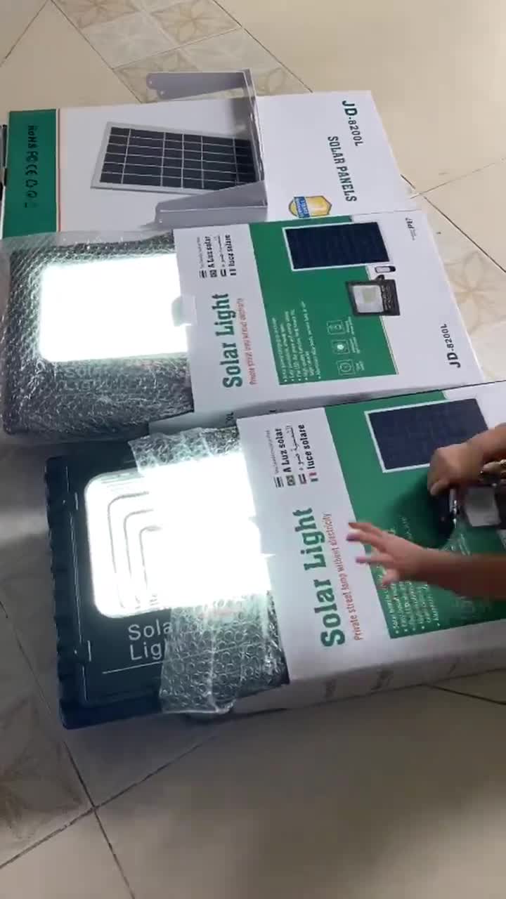 Đèn pha led năng lượng mặt trời 200w chính hãng JINDIAN JD-8200L Chip Led SMD ,Khung Nhôm