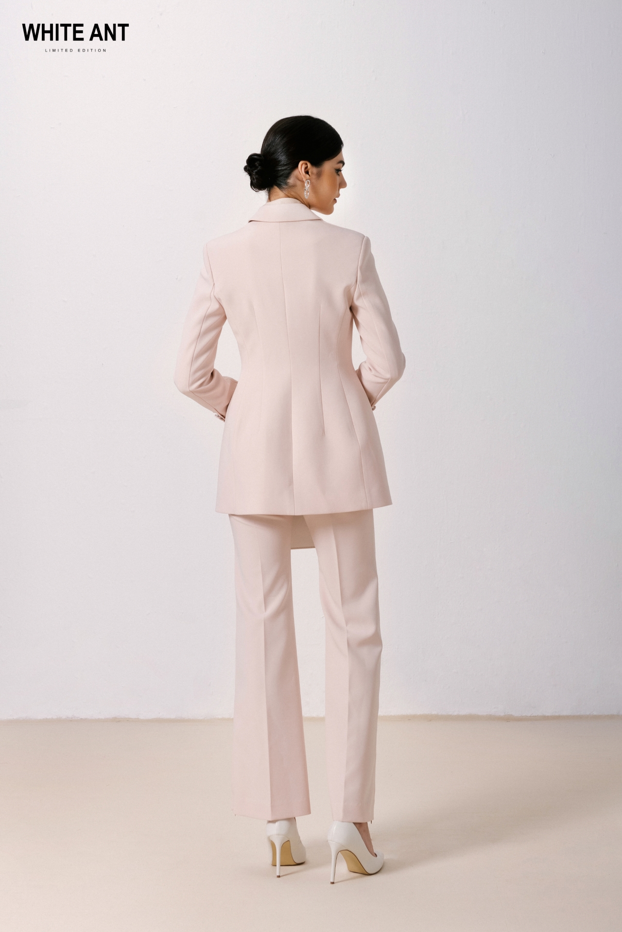 Áo Blazer Một Khuy Thiết Kế Đơn Giản Nữ White Ant Chất Liệu Dobby Weave DARRAGH NOTCHED BLAZER 180500073.100