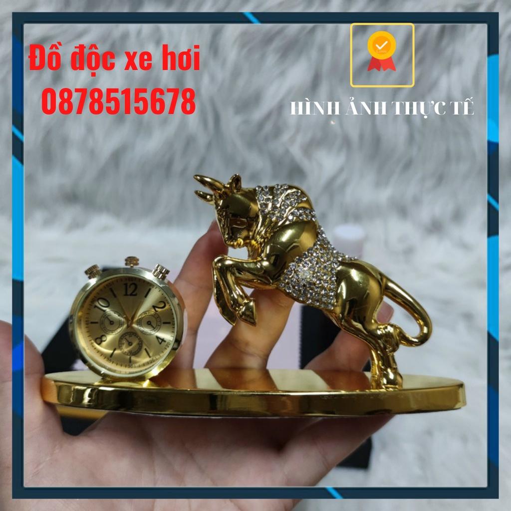 Tượng nước hoa trâu vàng đính đá pha lê kèm mặt đồng hồ trang trí taplo ô tô - chất liệu hợp kim 450g