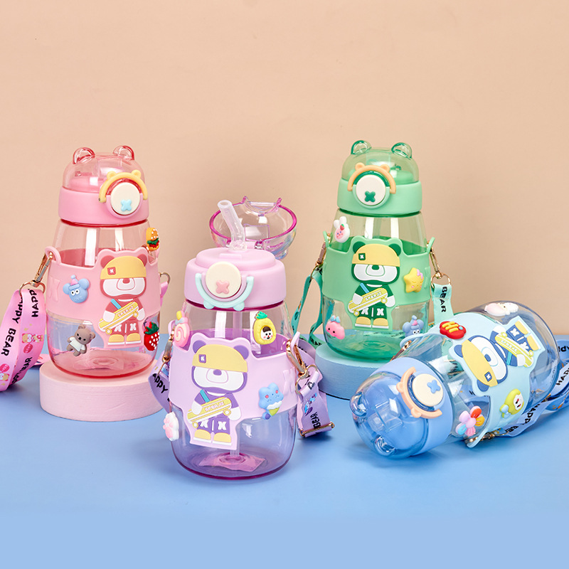 Bình nước kèm ống hút gấu Bear trong xịn xò kèm dây đeo kèm sticker 600ml