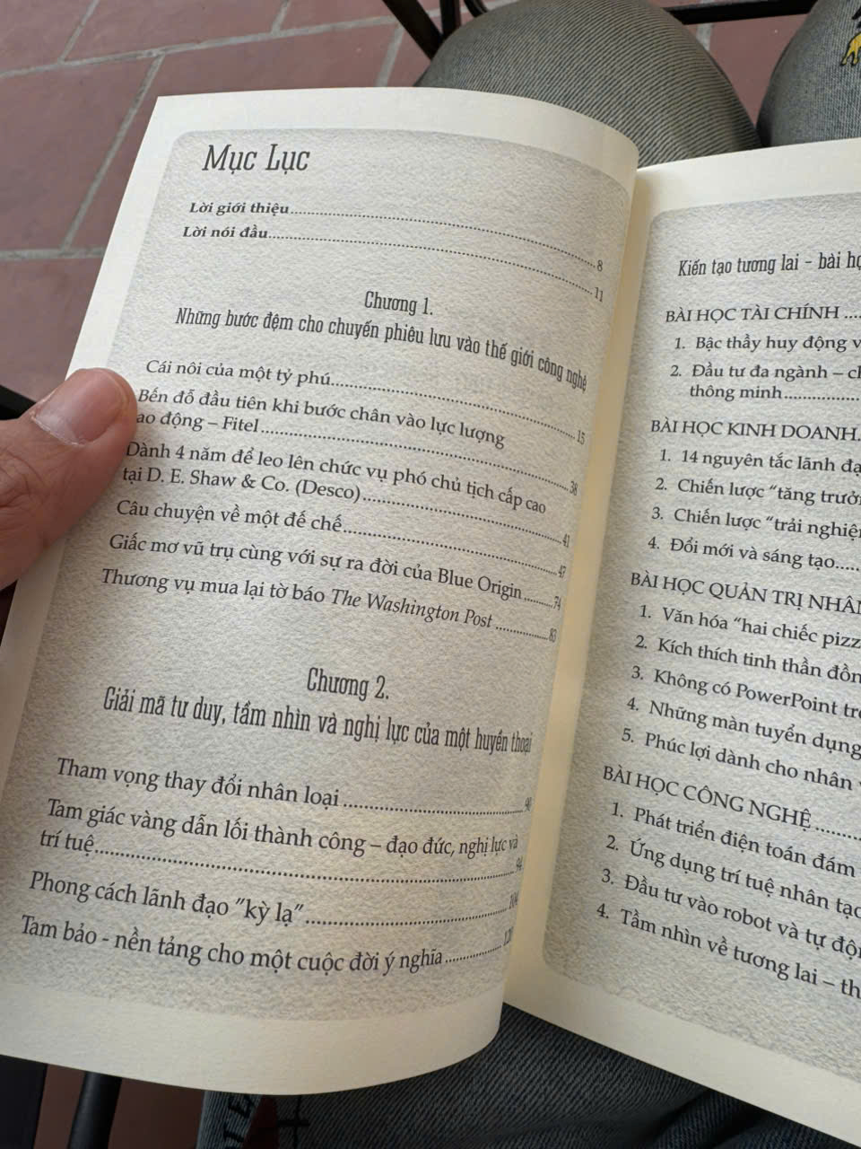 JEFF BEZOS: Gã &quot;Phù Thủy&quot; Ngành Thương Mại Điện Tử - The Gurus - Chuyên gia Nguyễn Hoàng Phương Hiệu đính - Bizbooks