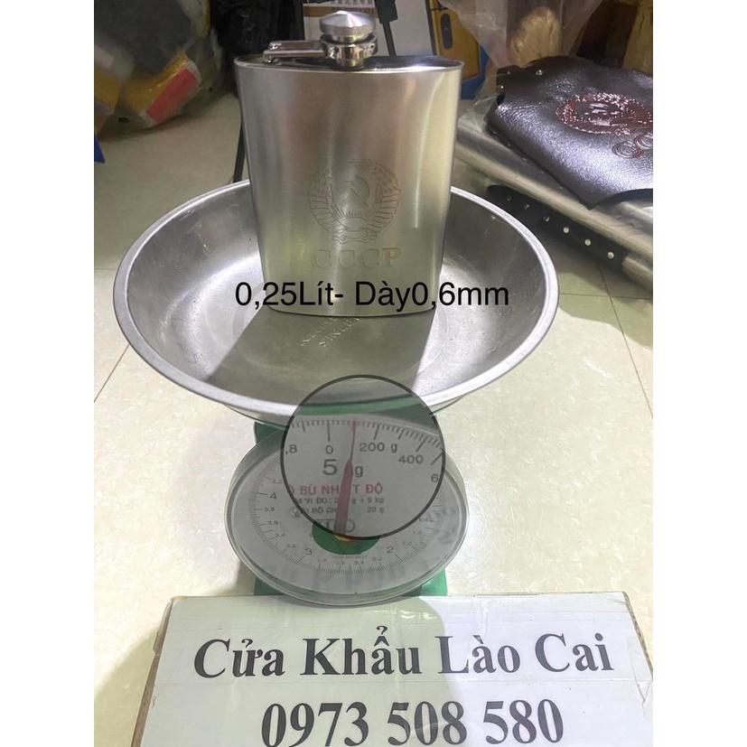Bình đựng nước 0.25 Lit Inox 304 cccp kèm bao da như hình, hàng dày 0,6mm có tặng 1 LY+ 1 PHỄU