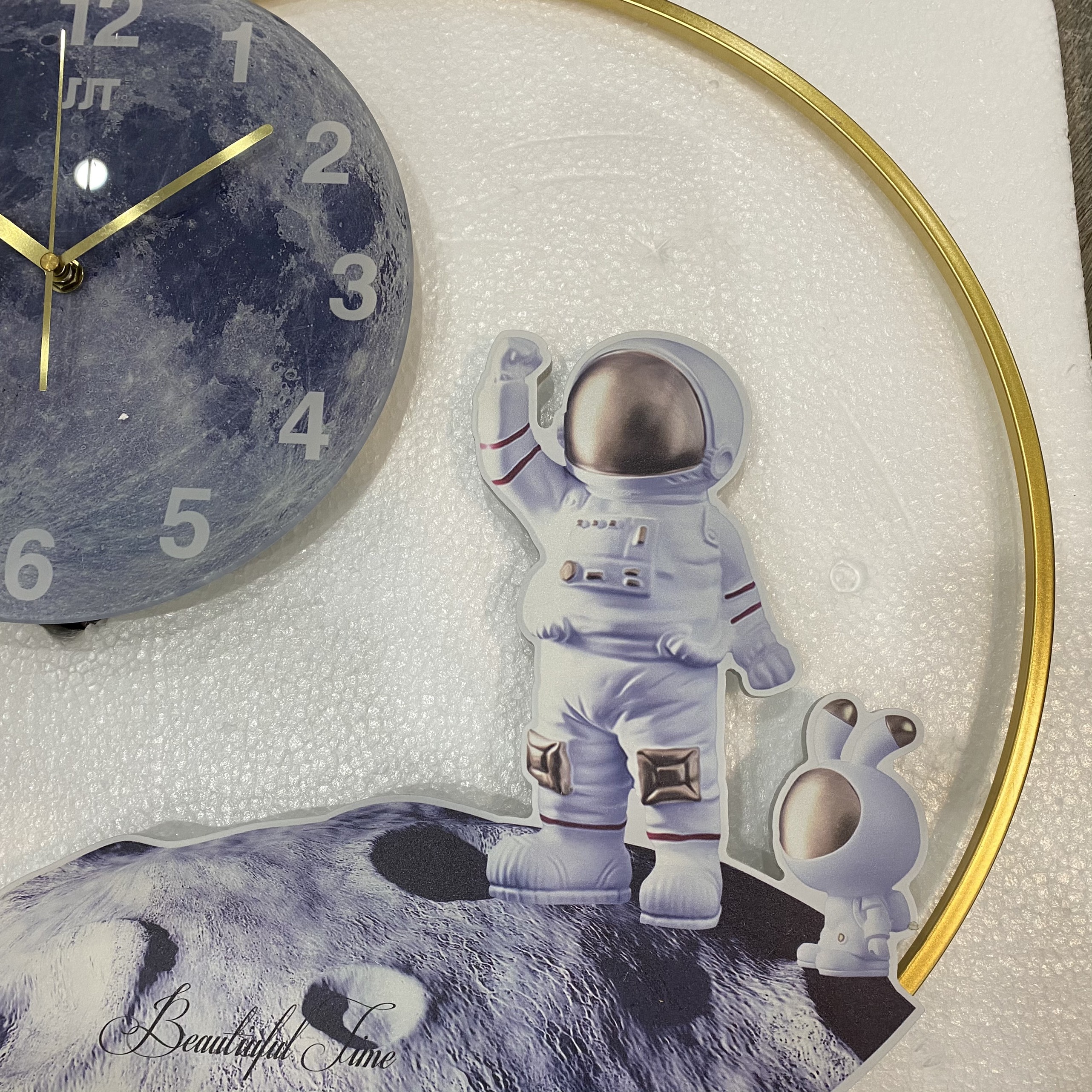Đồng hồ treo tường kim trôi Bắc âu Phi hành gia và mặt trăng JT21144 cho phòng ngủ em bé