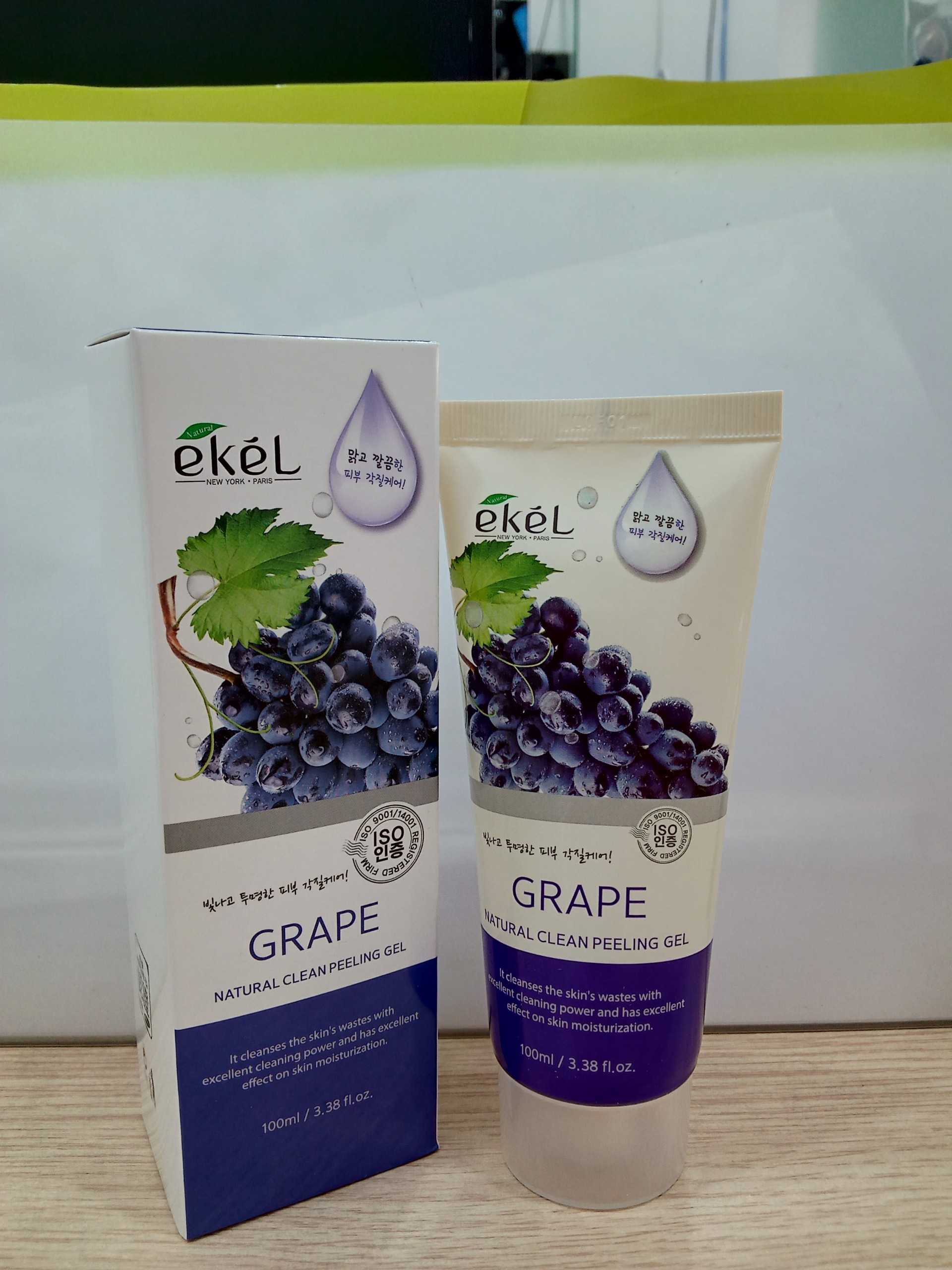 Gel Tẩy Tế bào Chết Quả Nho - Ekel Natural Clean Peeling Gel Grape100ml (Tặng 2 nạ Jant Blanc)