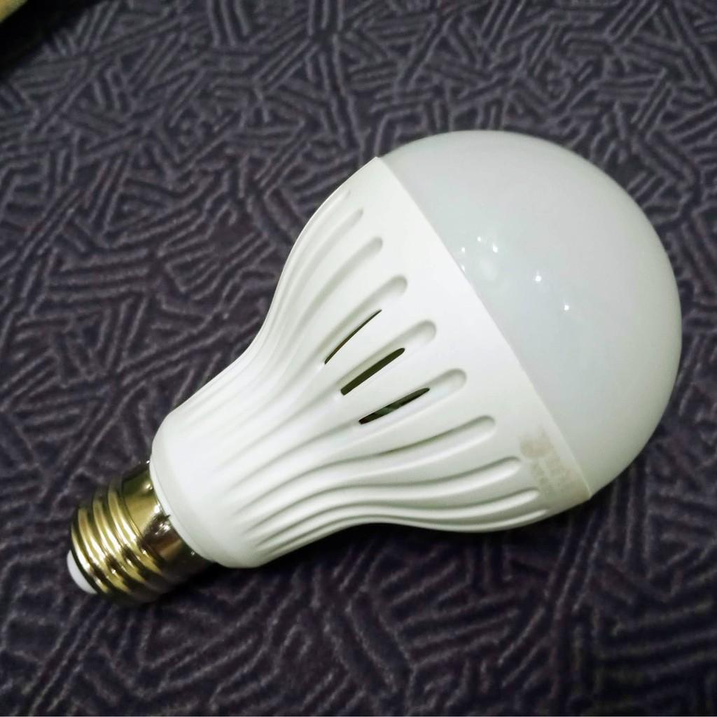 Đèn LED cảm biến âm thanh, ánh sáng 9W