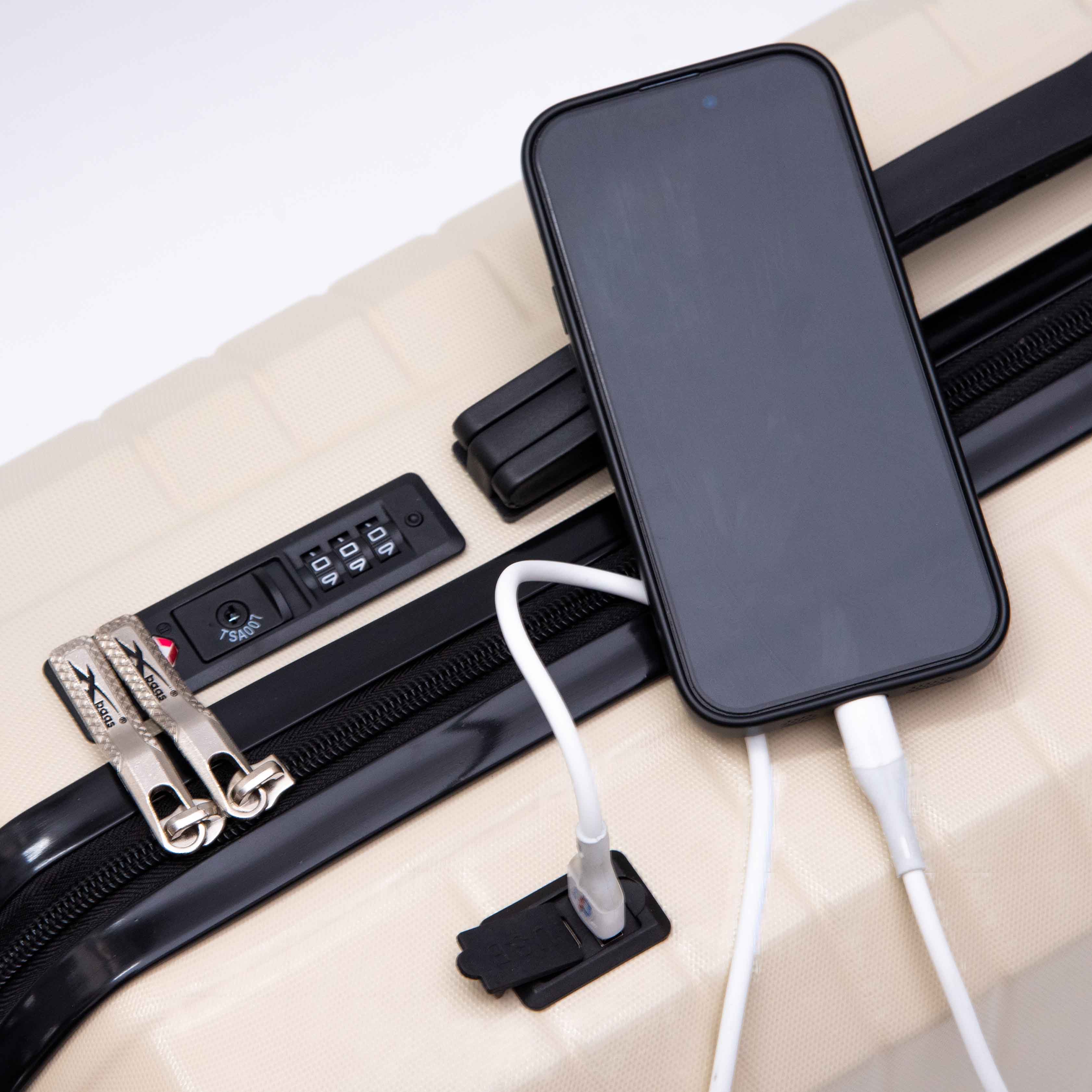 Vali Xbags White Titan Pro với Đầu Khoá TSA và Cổng Sạc USB Tiện Lợi Xb 6105