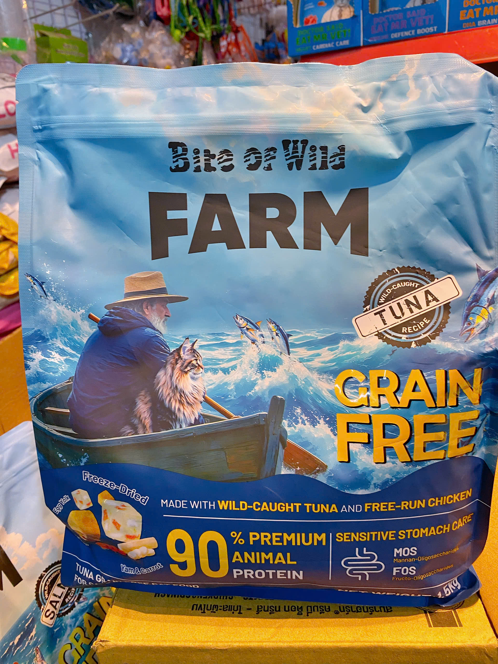 Hạt Bite Of Wild Farm túi 1.5kg mix topping thịt sấy - rau củ, không độn ngũ cốc, giàu đạm dành cho mèo