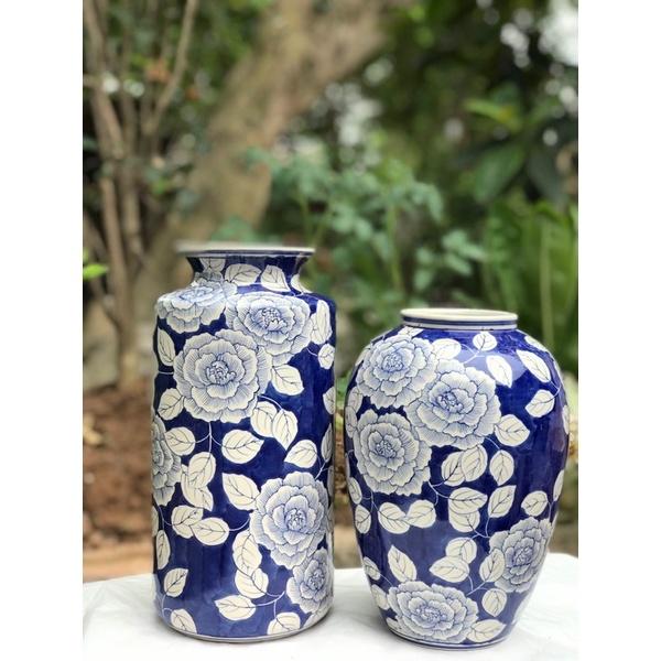 Bình cắm hoa men lam, hoạ tiết vẽ băng mai. Gốm sứ Bát Tràng.