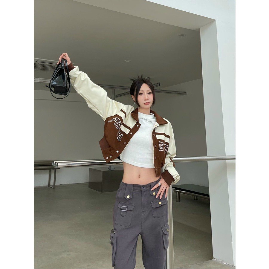 Hình ảnh áo khoác bomber lửng, áo khoác nữ lửng tay dài,  Áo khoác bomber croptop nữ dáng lửng bấm cúc hàn quốc, Áo khoác da croptop basic, áo khoác da nữ phong cách cá tính trẻ trung năng động mặc đi chơi đi học đi làm