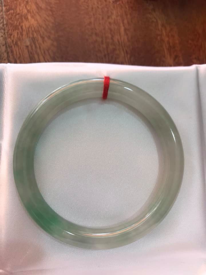 Vòng đẹp đá cẩm thạch tự nhiên TR LÝ SAO 47mm Chất liệu 100% đá cẩm thạch tự nhiên Size 47mm  MÀU TRẮNG LÊN XANH LÝ 1 BÊN SANG LẮM NỮ TAY NHỎ 35kg - 48kg đeo ạ