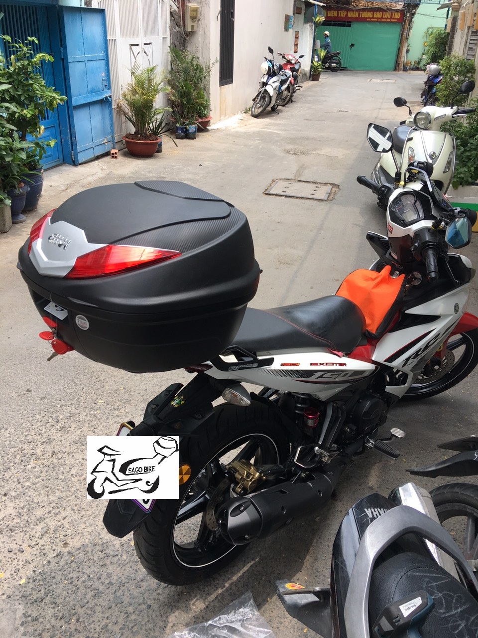 Thùng givi B360N kèm đế đệm MP70N và ốc gắn, thùng gắn sau xe máy givi