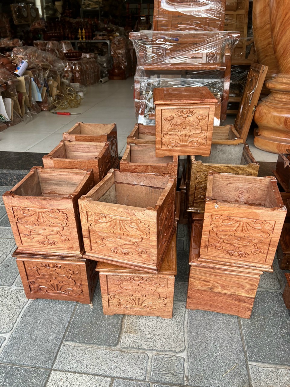 Đôn vuông đế vuông gỗ hương loại đục mặt hoa sen-Nhiều kích cỡ