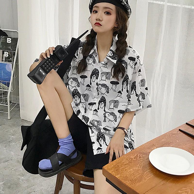 Áo thun tay lửng dáng rộng hoạ tiết hoạt hình