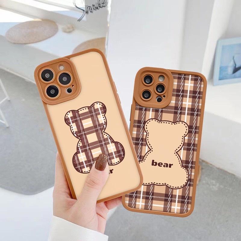 Ốp Lưng lP Bear Caro Lưng Bóng Viền Vuông 6/6plus/6s/6splus/7/7plus/8/8plus/x/xr/xs/11/12/13/pro/max/plus/promax