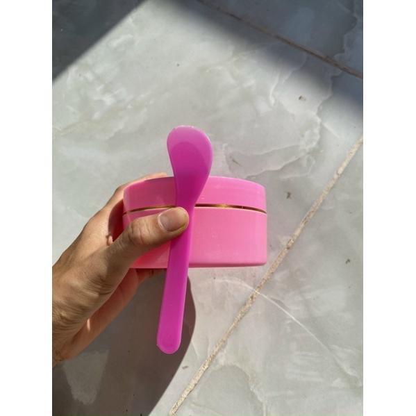 Hủ 250g hồng sen-tặng muỗng múc kem