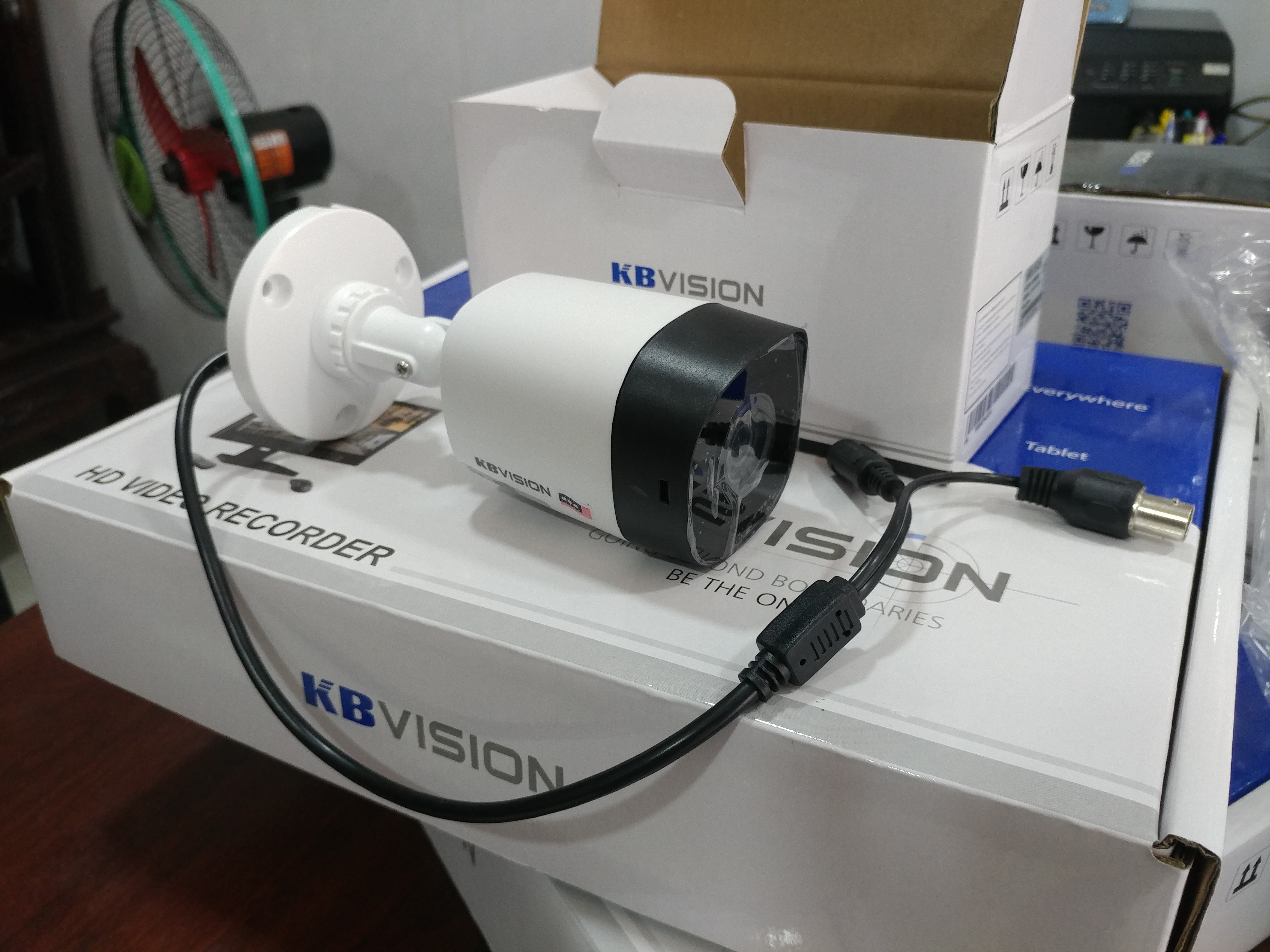 Camera 4 in 1 hồng ngoại 2.0 Megapixel KBVISION KX-2111C4 - Hàng Chính Hãng