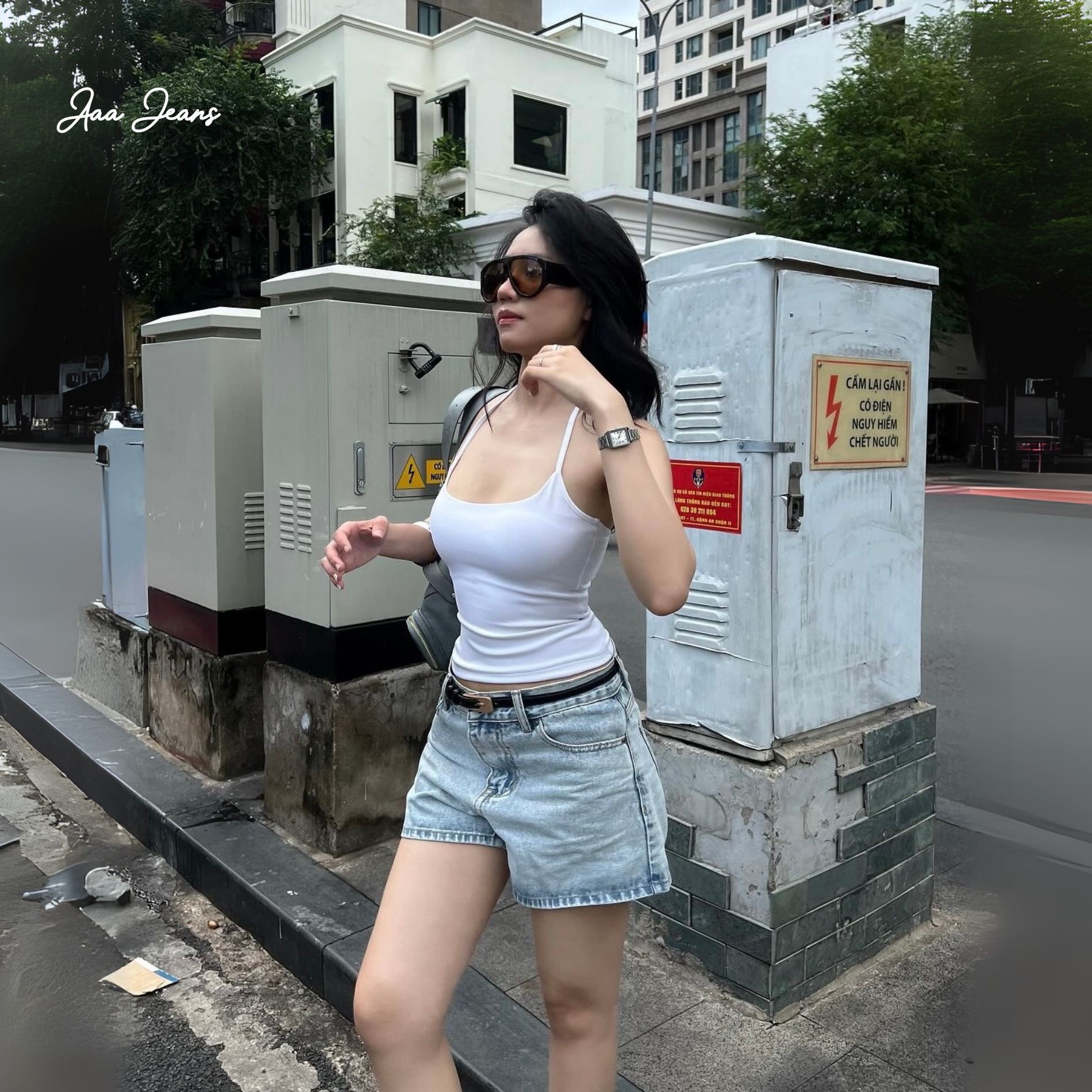 Quần Short Denim Nữ Lưng Vừa Classic Cut Màu Morning Blue Aaa Jeans