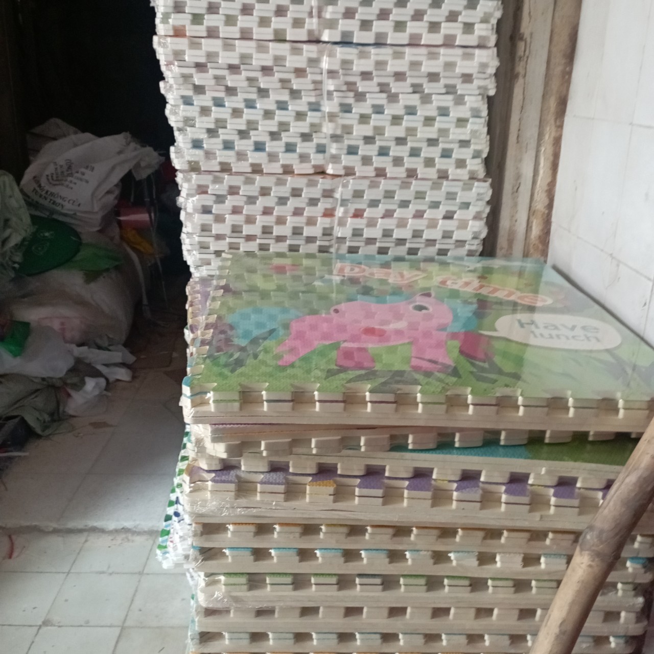 Combo 4 tấm tranh thảm xốp ghép in hình truyện cổ tích ngộ nghĩnh, kích thước 1 tấm 60cm x 60cm x1cm