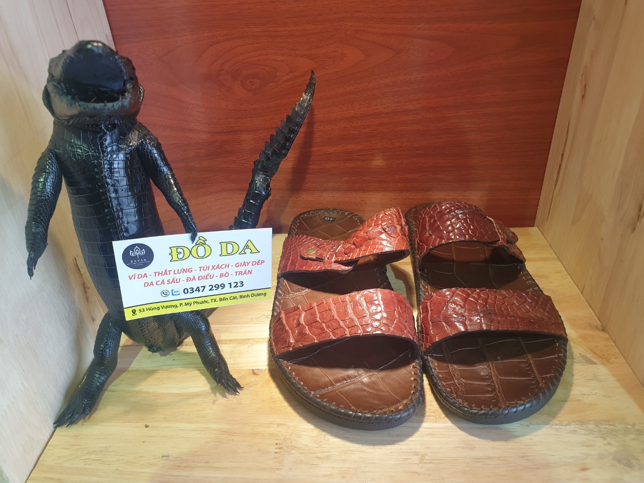 Dép cá sấu