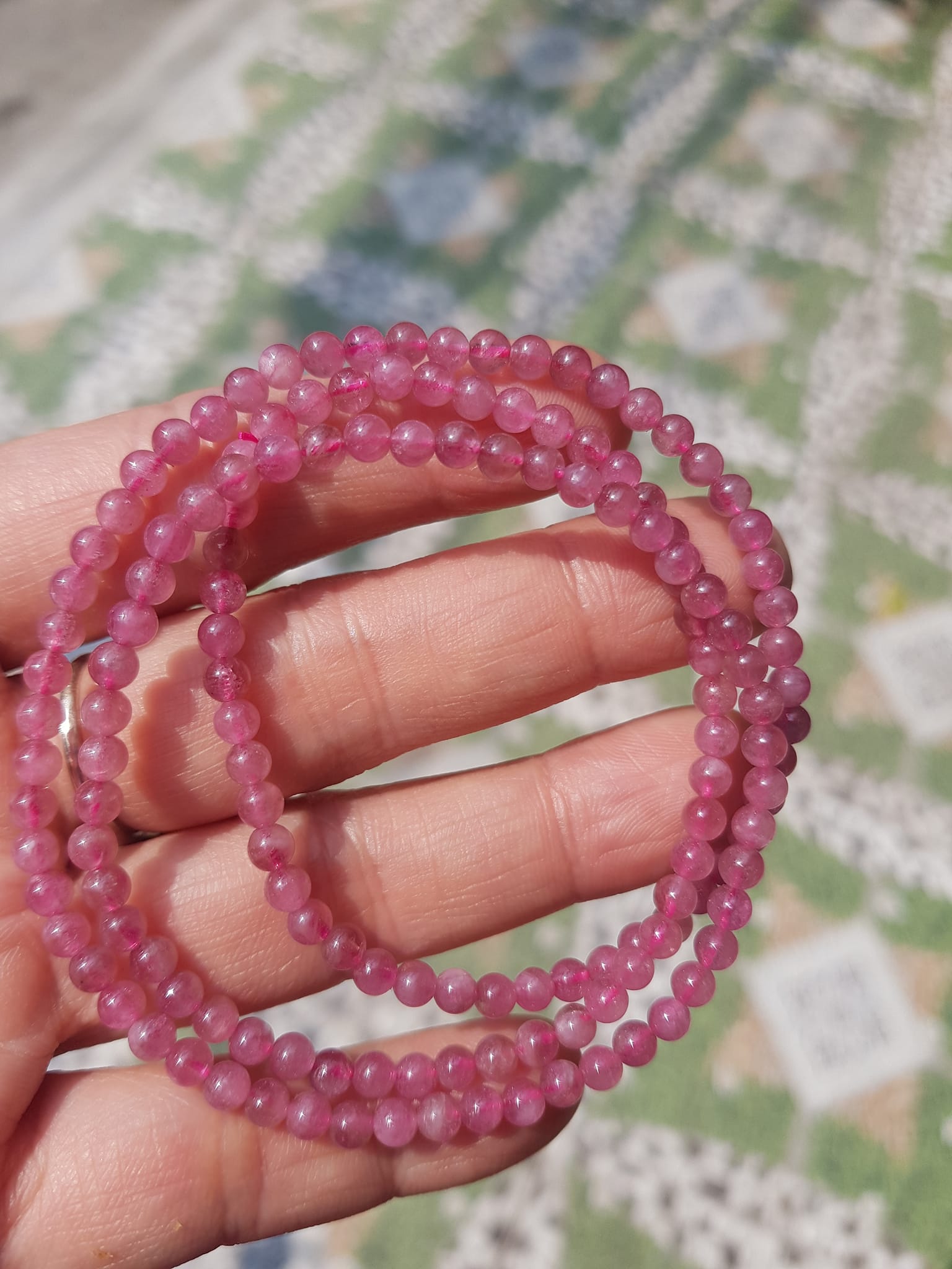 Vòng Tay Phong Thủy Đá Tourmaline hồng hồng xinh đẹp nhẹ nhàng quyến rũ  Size vòng 4mm đeo kiểu quấn tay 3 vòng rất xinh xắn  Chuẩn hợp nữ mệnh Hỏa và mệnh Thổ ạ